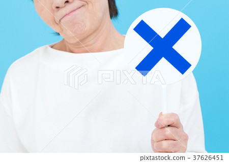 Senior  37626451