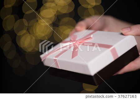 女人通過巧克力 37627163