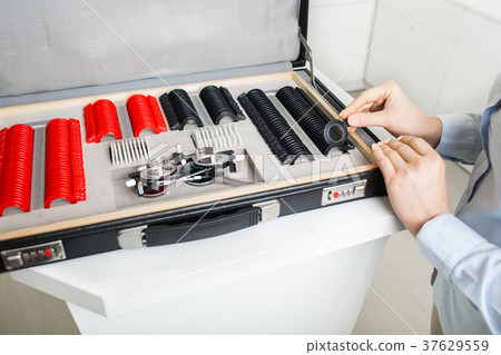 suitcase with set of ophthalmology trial lenses 37629559