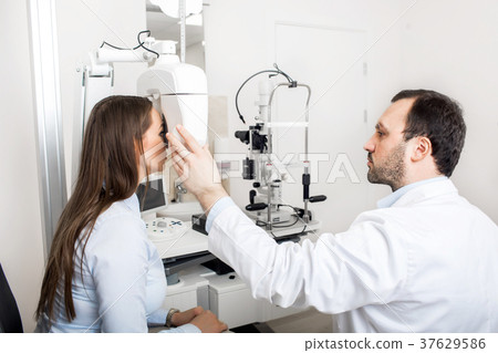 patient check their eyesight in the clinic patient check their eyesight in the clinic 37629586
