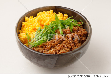 Chicken minced bowl 37631077