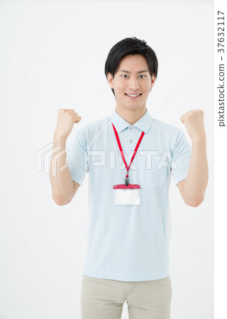 馬球襯衫的男性工作人員 37632117