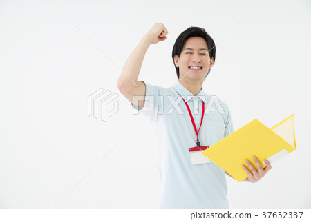 馬球襯衫的男性工作人員 馬球襯衫的男性工作人員 37632337