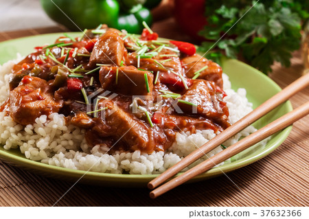 Chicken in sweet and sour sauce 37632366