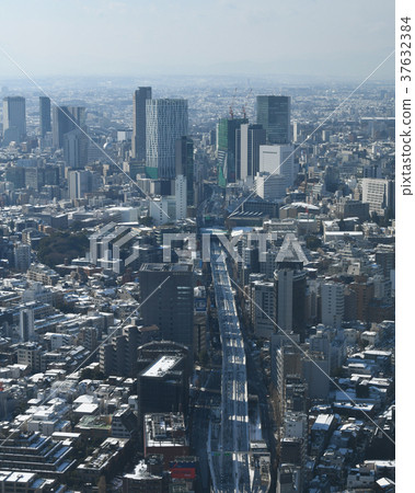 Tokyo cityscape in Japan "I want to see the high-rises of Shibuya, etc." = Tokyo's first major snowfall in Tokyo for four years 37632384