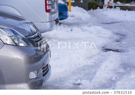 Snow parking lot 37632510