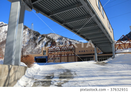 We look at Tanigawadake base plaza of winter from National highway No. 291 37632931