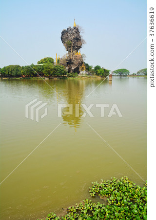 岩石塔在Pa'an，緬甸 37636619