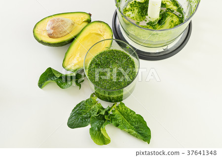 Composition from avocado, spinach and blender 37641348