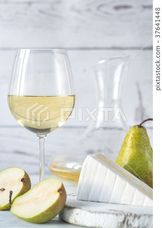 Glass of white wine with cheese and pears 37641448