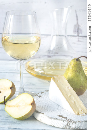 Glass of white wine with cheese and pears 37641449