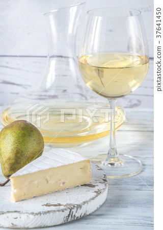 Glass of white wine with cheese and pears 37641450