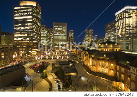 Tokyo Station night scene 2018 37642248