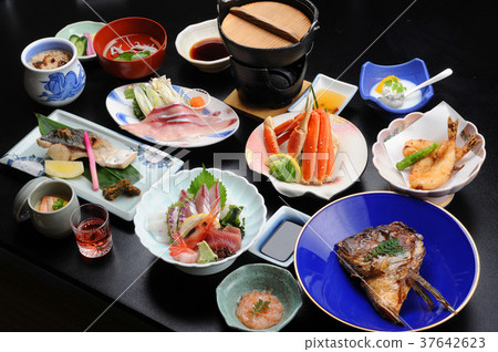 在溫泉酒店聚集日本料理 在溫泉酒店聚集日本料理 37642623