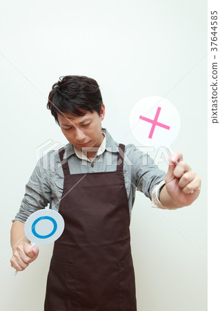 Lord husband (Disappointing copy space Upper body apron casual housework male 30s father) Lord husband (Disappointing copy space Upper body apron casual housework male 30s father) 37644585