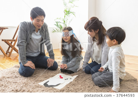 一個幸福的家庭 37644593