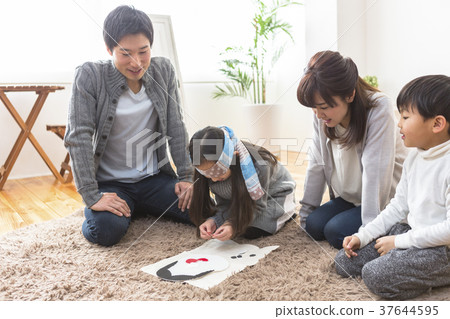 A happy family 37644595