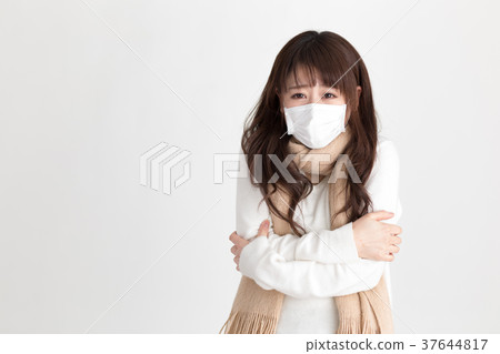 Poor health, women 37644817