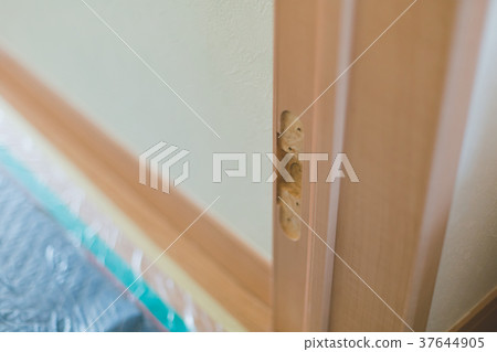 door, doors, remove 37644905