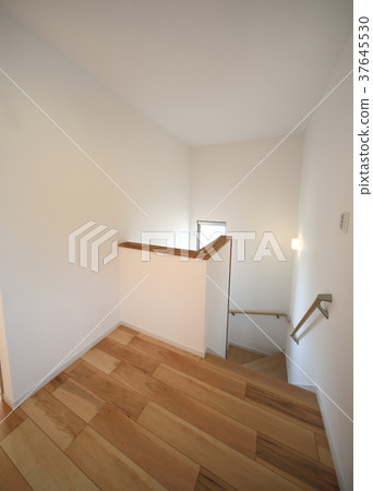 A new staircase 37645530