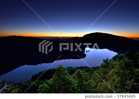 高山湖泊,湖,清晨,水,高山,山,日出,雲,霧氣,氣象,森林,太平山森林遊樂區,宜蘭縣,大同鄉 37645695