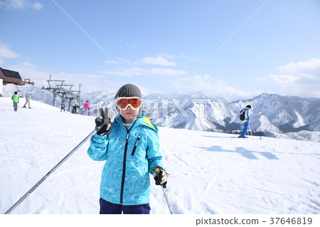 孩子們喜歡滑雪 37646819