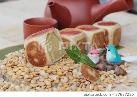Festival moon cake ,Chinese dessert and hot tea. Festival moon cake ,Chinese dessert and hot tea. 37657250