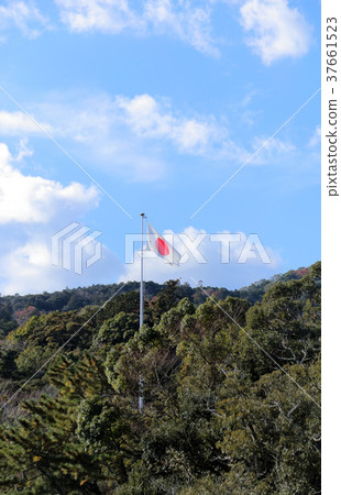 The flag of the day seen from the Ise Shrine 37661523