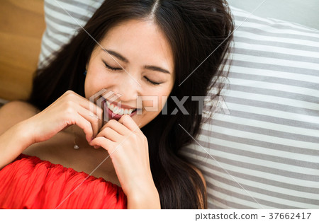 Woman lying on bed 37662417