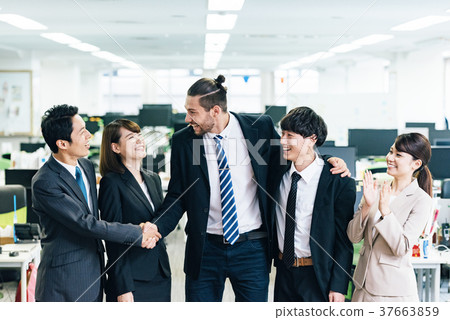 Business scene Japanese and foreigners Business scene Japanese and foreigners 37663859