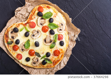 Italian pizza heart 37664298