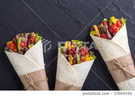 Burrito with beef 37664589