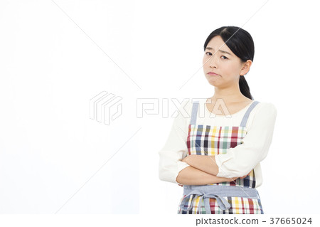 Housewife Housewife 37665024