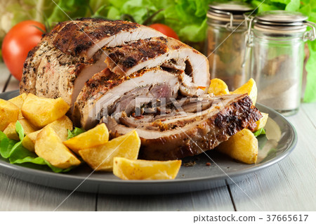 圖庫照片: roasted pork roll stuffed with other meat