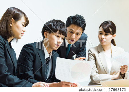 Business scene meeting 37668173