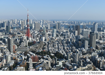 日本的東京都市風景“我想看東京塔”= 1月23日拍攝的大雪,晴朗的藍天的黎明 日本的東京都市風景“我想看東京塔”= 1月23日拍攝的大雪,晴朗的藍天的黎明 37668984