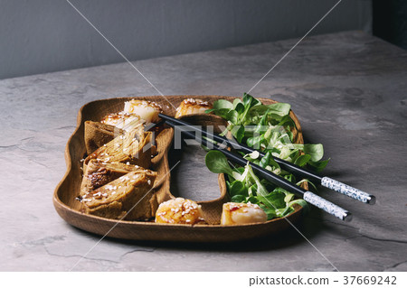 Asian style fried scallops Asian style fried scallops 37669242
