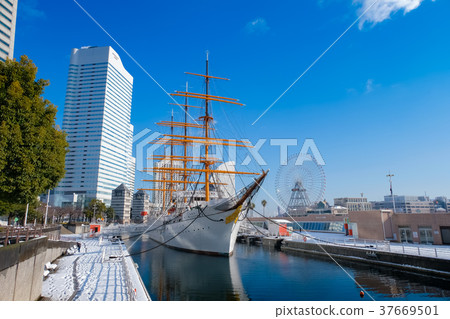 Snow Minato Mirai帆船Nippon Maru 37669501