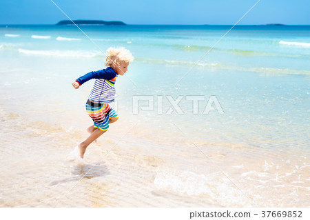 Child on tropical beach. Sea vacation with kids. 37669852
