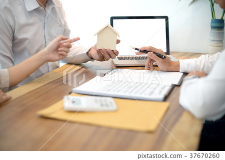 Business man agreement to sign for contract Business man agreement to sign for contract 37670260