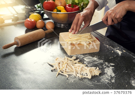 chef home made do pasta soba noodle 37670376