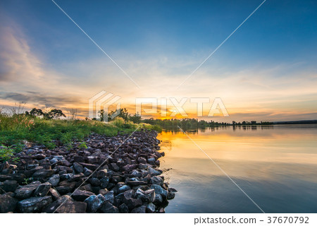 Water nourishes life17 Water nourishes life17 37670792