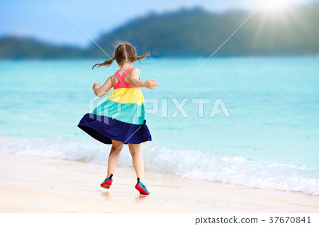 Kids on tropical beach. Children playing at sea. 37670841