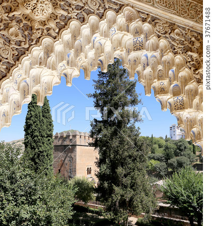 Arches in Islamic (Moorish) style, Alhambra,Spain Arches in Islamic (Moorish) style, Alhambra,Spain 37671488