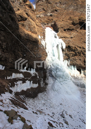 Ice-waterfall in the Uzu River valley 37671847