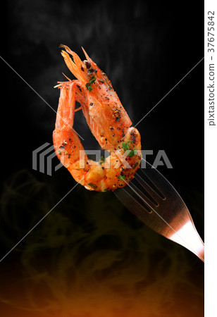 Barbeque grilled prawns with spicy ingredients. 37675842