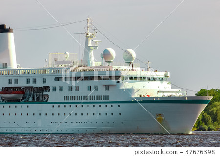 White cruise liner in city 37676398