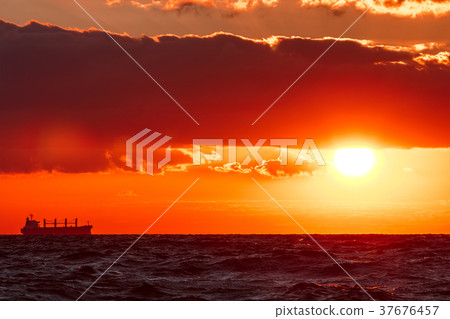 Romantic sunset over the sea Romantic sunset over the sea 37676457
