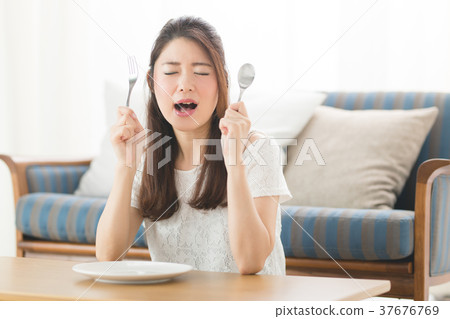 用餐/女性 37676769