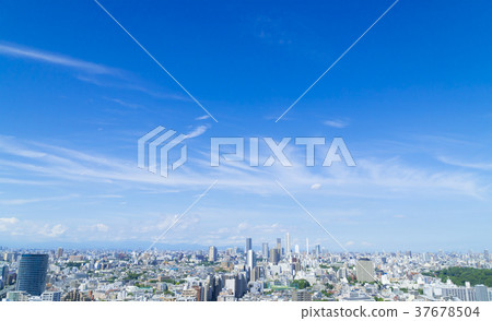 Tokyo scenery Ikebukuro area Wide Blue sky and green 37678504